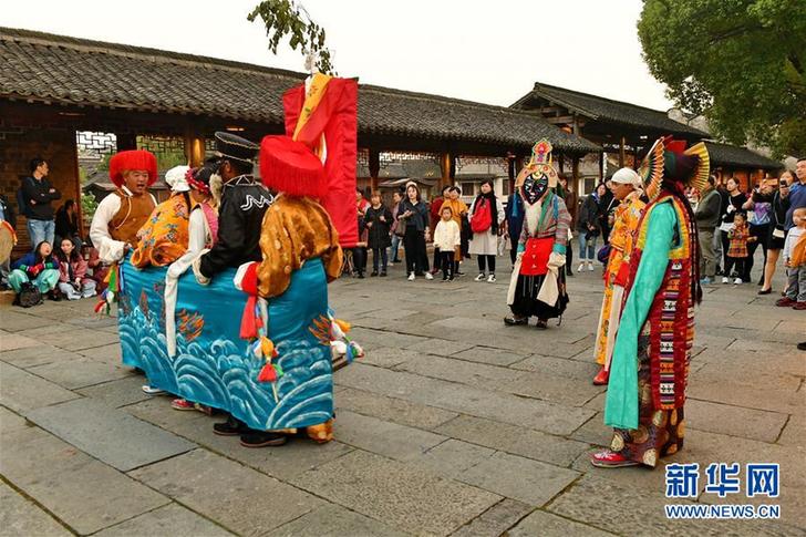 （圖文互動）（4）一鼓一鈸十八人 珠峰藏戲沉浸水鄉(xiāng)烏鎮(zhèn)