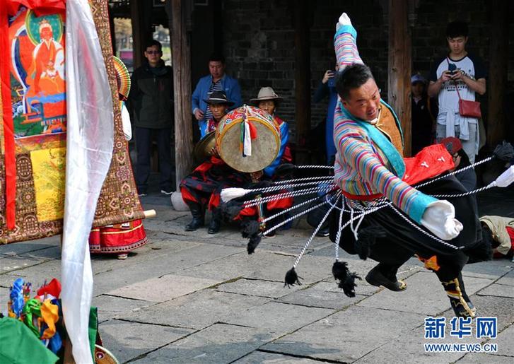 （圖文互動）（6）一鼓一鈸十八人 珠峰藏戲沉浸水鄉(xiāng)烏鎮(zhèn)