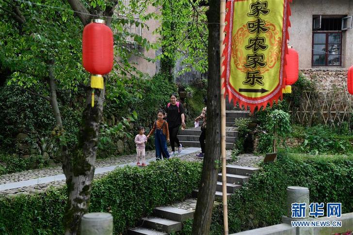 （壯闊東方潮 奮進新時代——慶祝改革開放40年·變遷）（21）改革開放四十年浙江美麗鄉村巨變