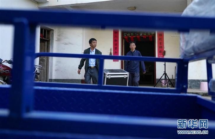 (圖片故事)(6)一名鄉村電影放映員的“光影世界”