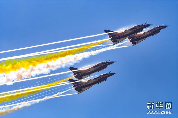 （科技）（10）中國(guó)空軍飛行表演異彩紛呈