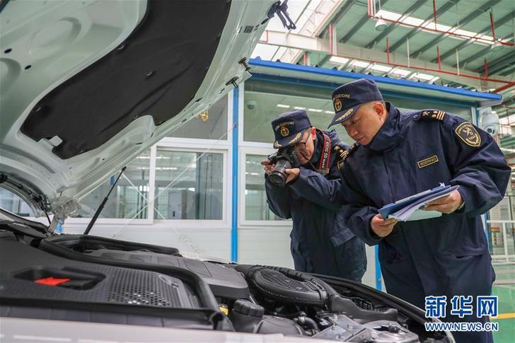 （經濟）（1）首趟中歐班列商品車專用車運輸國際班列在渝順利通關