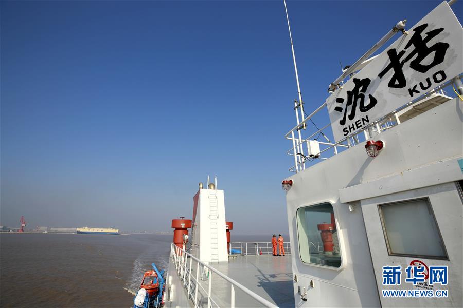 （圖文互動）（1）“沈括”號攜“彩虹魚”潛水器出征馬里亞納海溝