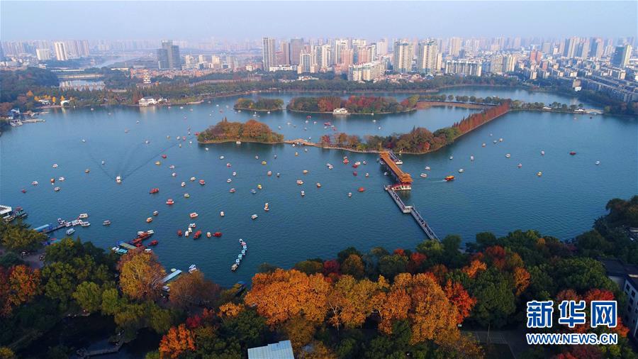 (美麗中國)(7)層林染翠湖
