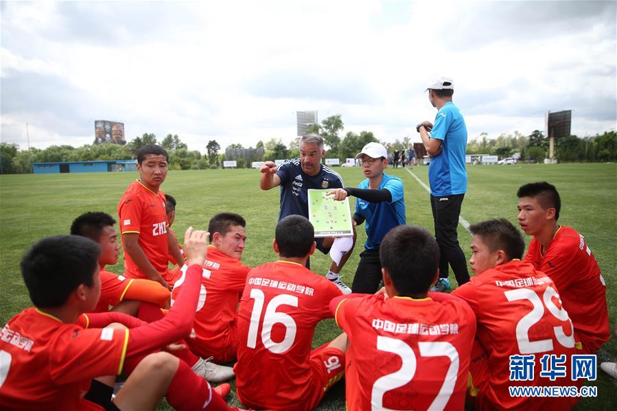 (國際)(2)中國青少年足球運動員進駐阿根廷國足基地接受訓練