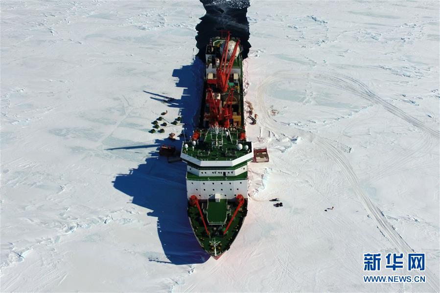 (“雪龍”探南極·圖文互動)(2)特寫:親歷南極“海陸空”全天候卸貨攻堅戰(zhàn)