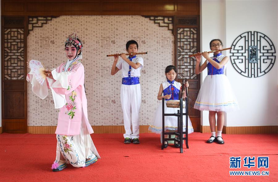 （新華全媒頭條·“改革開放40年”變遷走筆·圖文互動）（2）嶄新的氣象——改革開放40年變遷系列述評文化篇