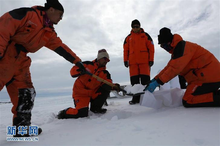 （“雪龍”探南極·圖文互動）（5）中國科考隊為出征南極內陸做準備