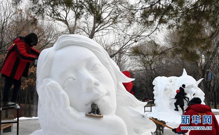 (社會)(2)大學生雪雕賽盡展“冬之韻”
