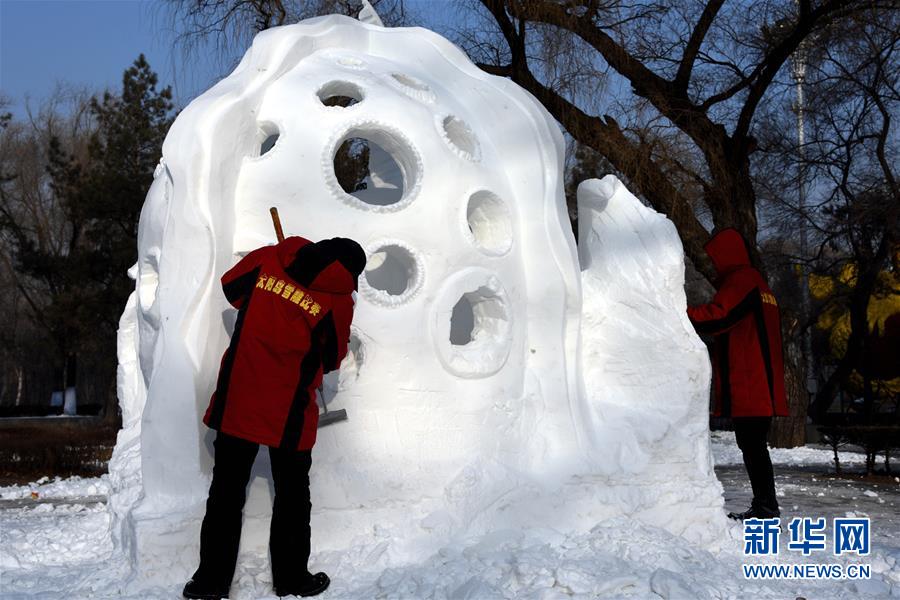 (社會)(6)大學生雪雕賽盡展“冬之韻”