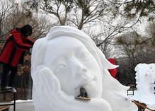 （社會）（2）大學生雪雕賽盡展“冬之韻”