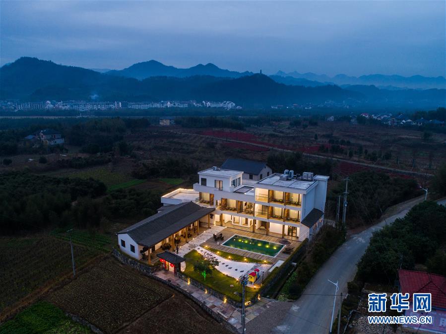 (壯闊東方潮 奮進新時代——慶祝改革開放40年)(10)山鄉(xiāng)古鎮(zhèn)青年回鄉(xiāng)創(chuàng)業(yè) 特色民宿成為鄉(xiāng)村發(fā)展新亮點