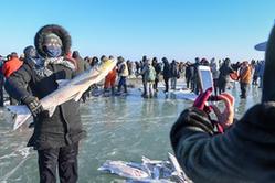 （社會）（1）吉林：電商助力查干湖魚“游”向全國