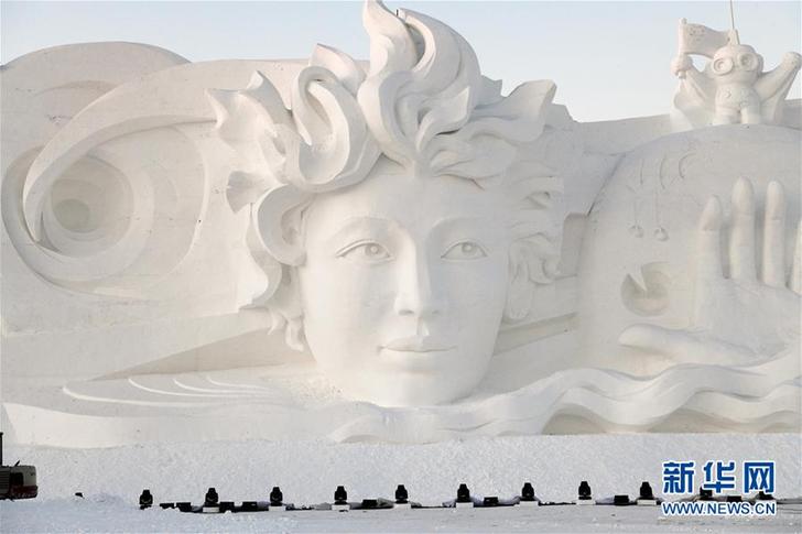 （社會）（1）哈爾濱：雪博會大型主塑《星河之旅》落成迎客