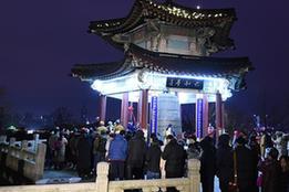 （社會(huì)）（1）南京市民撞鐘迎新年