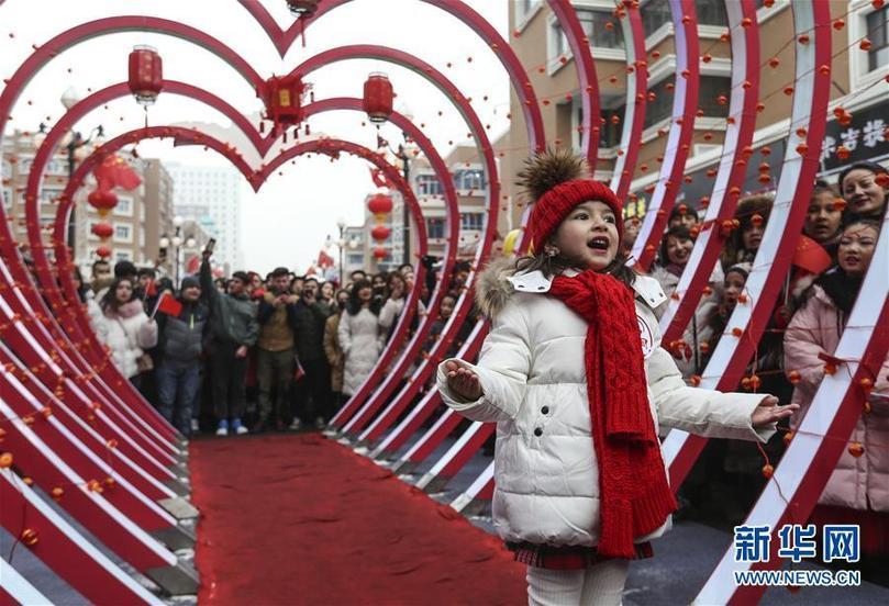 （社會(huì)）（1）烏魯木齊：歡歌笑語慶新年