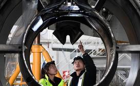 （圖片故事）（1）師父教我修飛機——“95后飛機維修師”成長記