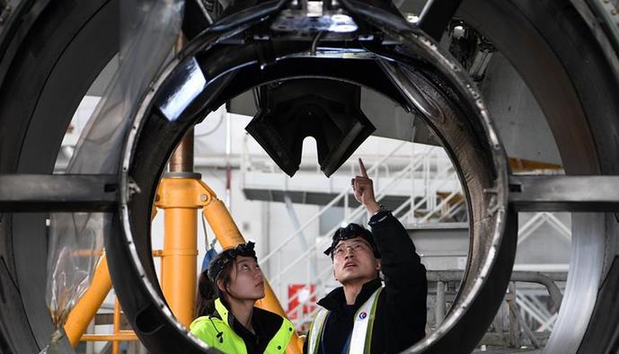 （圖片故事）（1）師父教我修飛機——“95后飛機維修師”成長記