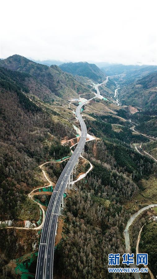 （經(jīng)濟）（2）貴州荔榕高速建成通車