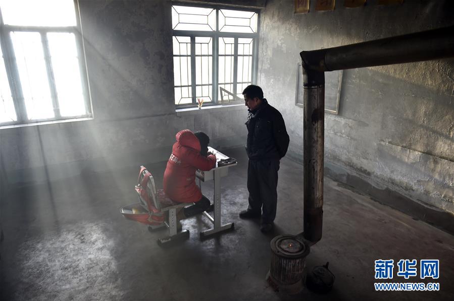 （鏡觀中國·新華社國內新聞照片一周精選）（14）兩個人的課堂