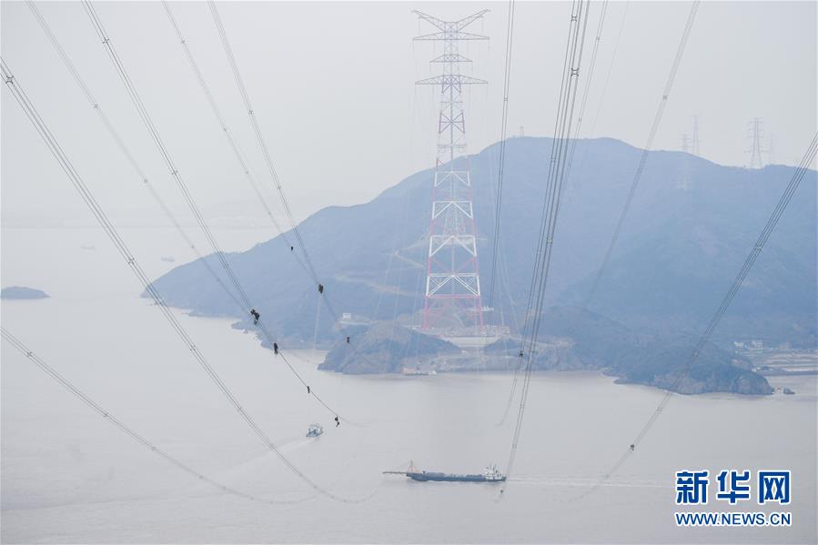 （鏡觀中國·新華社國內新聞照片一周精選）（19）線行云間