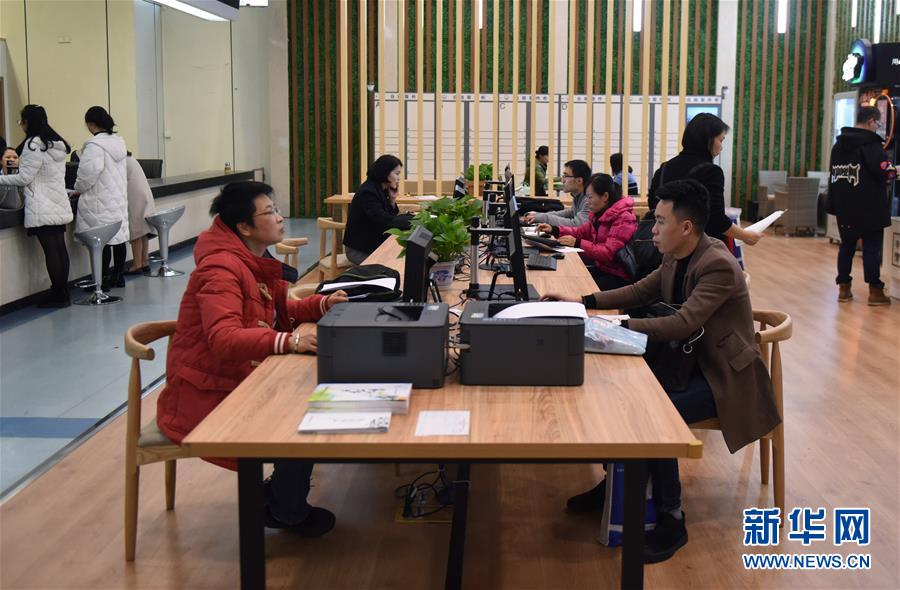 （在習近平新時代中國特色社會主義思想指引下·將改革開放進行到底·立身之本）（新華全媒頭條·圖文互動）（1）勇立潮頭 領航前進——來自改革開放前沿的時代答卷 　　