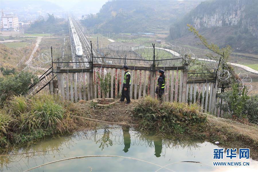 (圖片故事)(7)住在春運線路上的“平安”夫妻檔