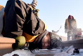 （關注春運）（2）風雪鐵路人 堅守保春運