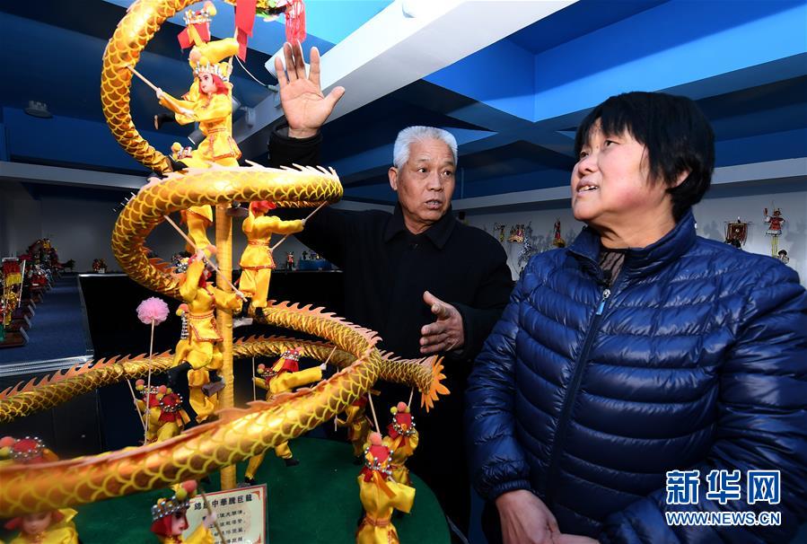 (圖片故事)(3)陜西老藝人制作微縮社火傳承古老民俗
