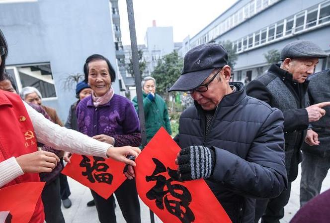 （新春走基層）（1）愛心志愿者送福到鄉村敬老院
