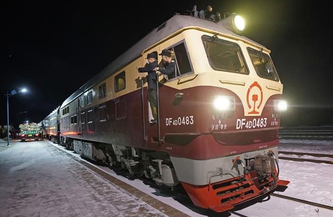 （新春走基層）（1）雪國(guó)列車——東北“綠皮車”的溫暖旅途