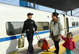 （關注春運·圖片故事）（6）“95后”雙胞胎列車安全員的故事