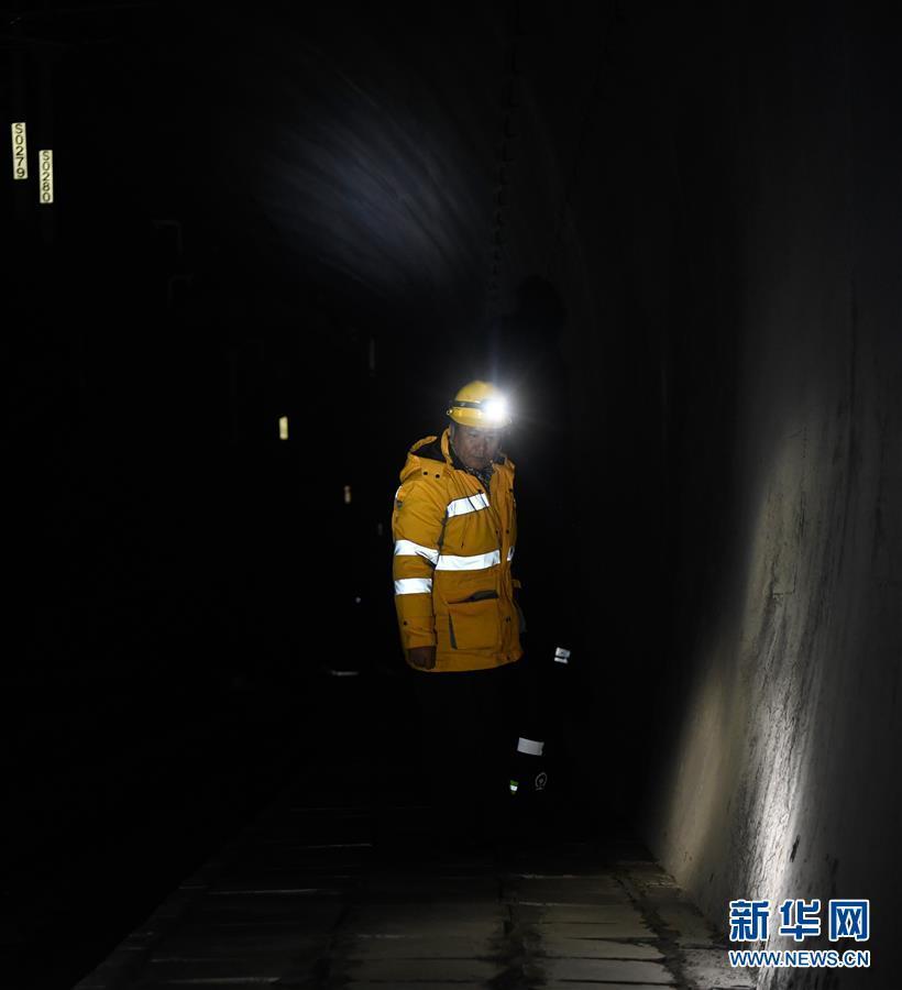（新春走基層）（2）鐵路通信工王美標的最后一次春運