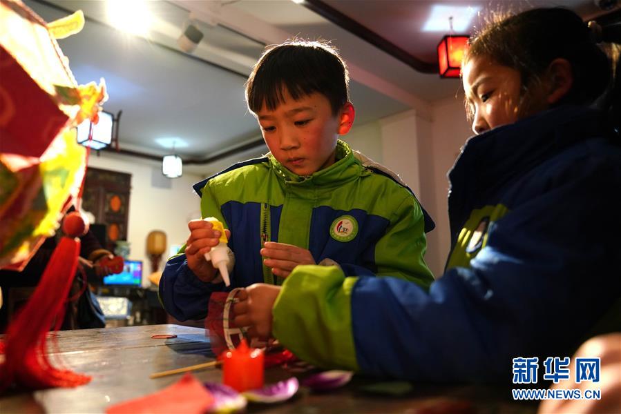 （在習近平新時代中國特色社會主義思想指引下·將改革開放進行到底·大國之約）（10）民間匠人走出“國際范兒”