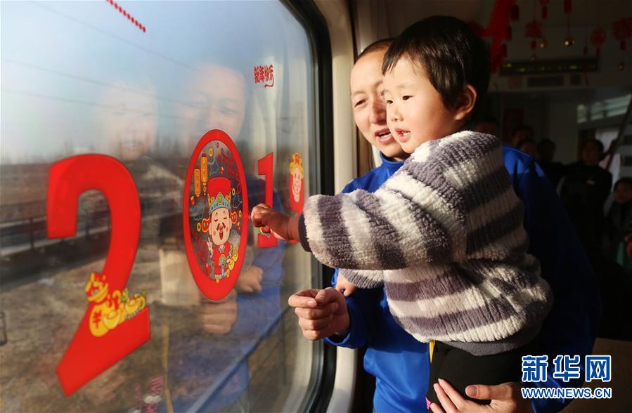 （新春走基層）（4）列車上過除夕