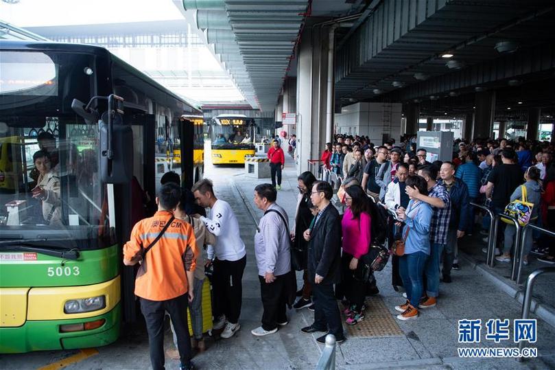（XHDW）（1）港珠澳大橋澳門口岸迎來客流高峰