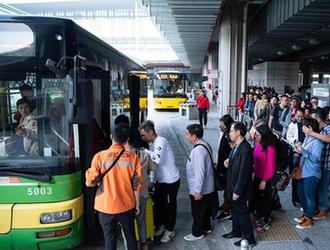 （XHDW）（1）港珠澳大橋澳門口岸迎來客流高峰