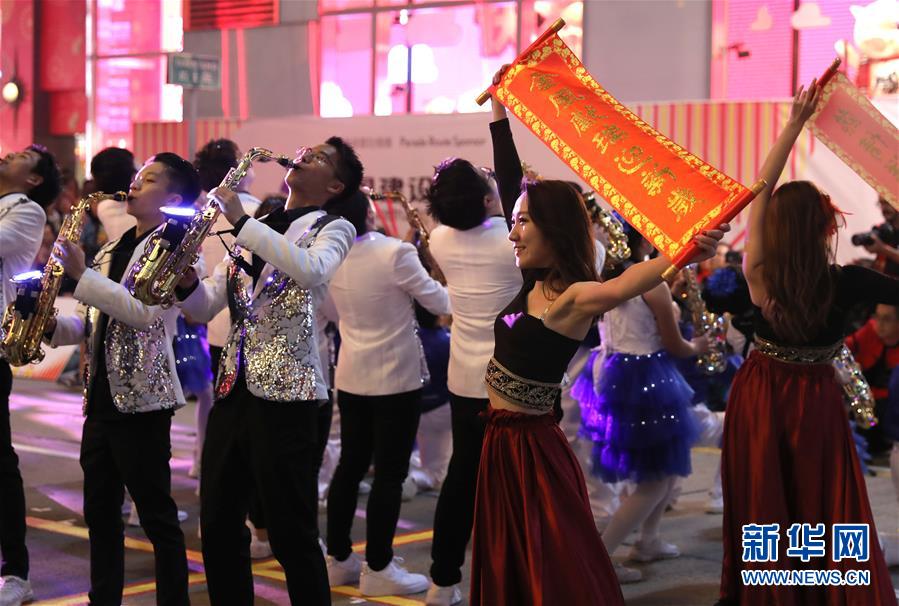 (XHDW)(2)香港舉行花車巡游送祝福