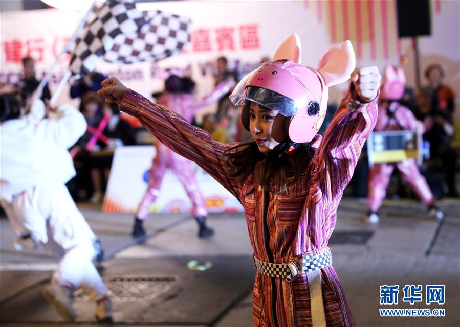 (XHDW)(5)香港舉行花車巡游送祝福