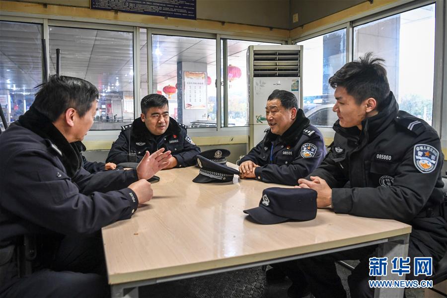 （新春走基層）（4）鐵警老孫的最后一次春運(yùn)