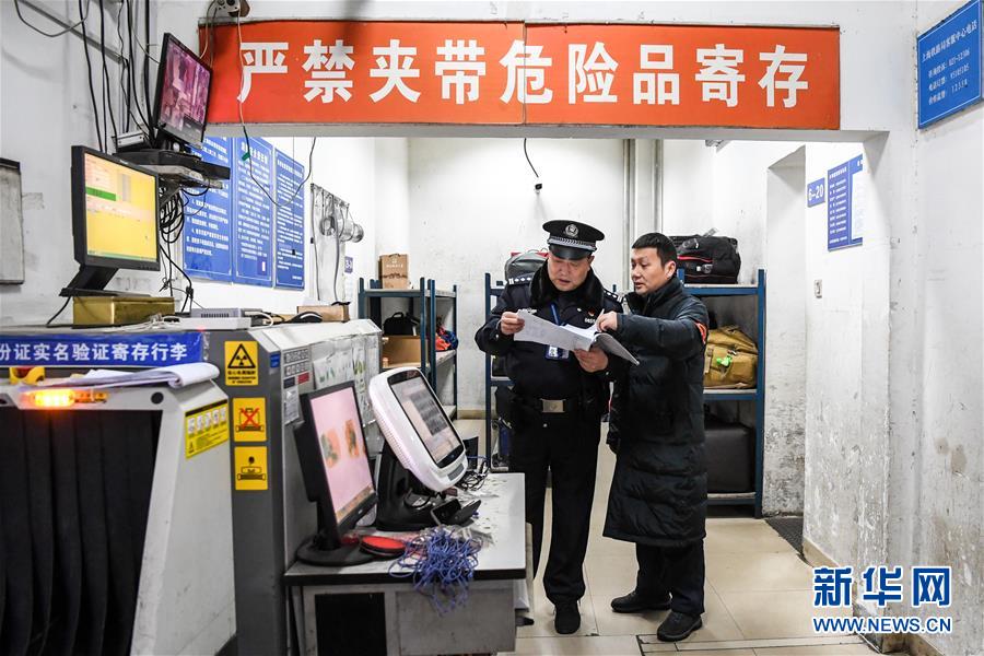 （新春走基層）（5）鐵警老孫的最后一次春運(yùn)