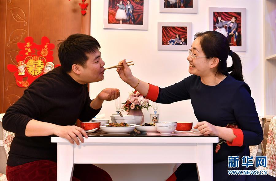 （新春走基層）（1）33次“向左走，向右走”