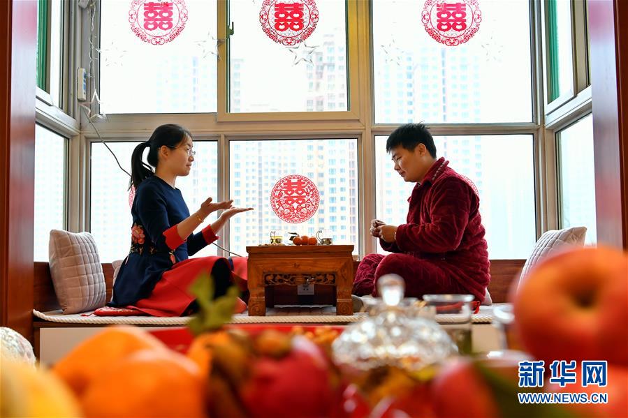 (新春走基層)(3)33次“向左走,向右走”