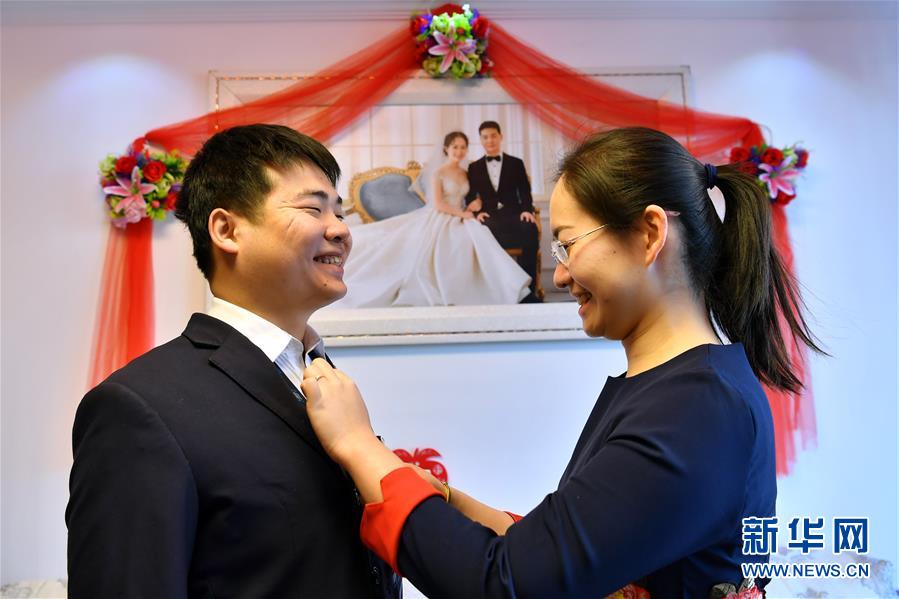 (新春走基層)(6)33次“向左走,向右走”