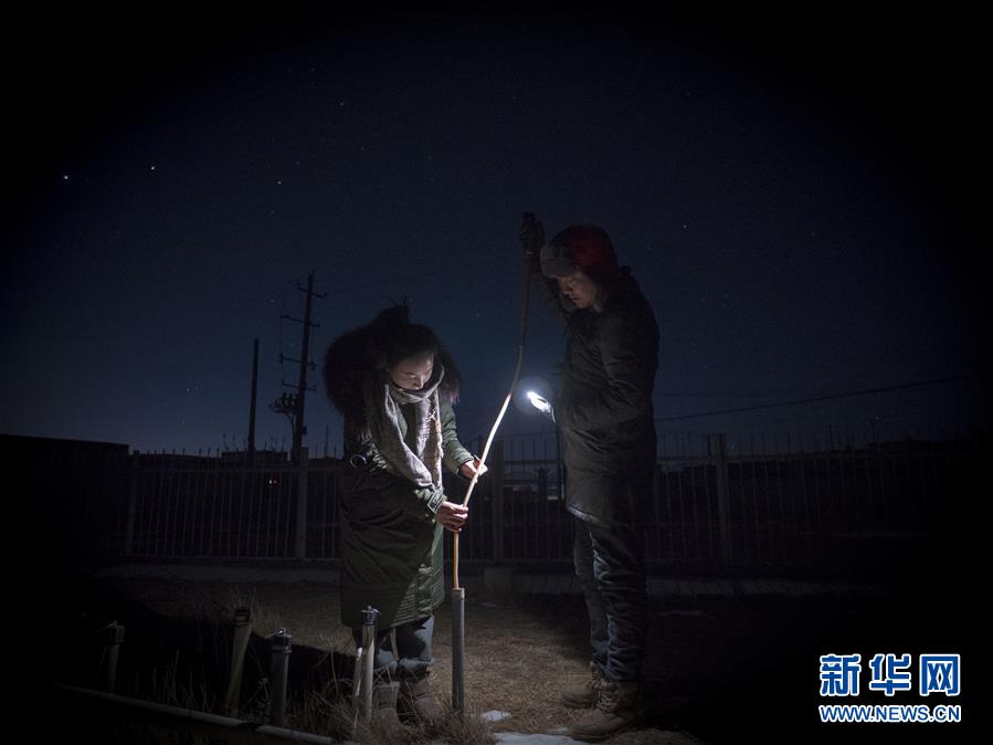（新華全媒頭條·圖文互動）（2）解碼風云錄 逐夢天地書——“世界最高氣象站”三代氣象人的守望