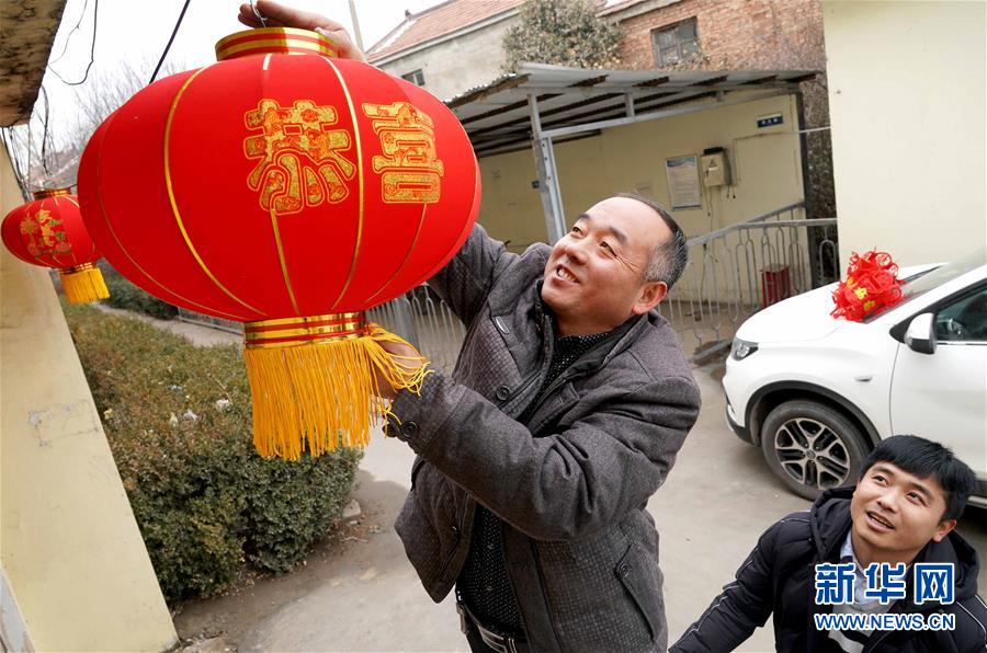 (新春走基層)(8)“守橋父子兵”的節日堅守