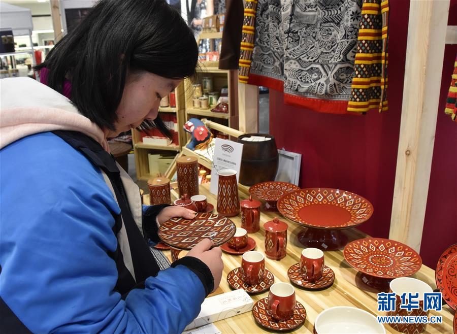 （圖文互動）（4）土特產“變身”文創品