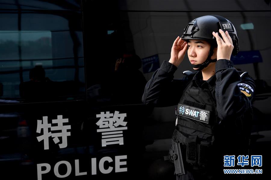 (中國網事·感動2019·圖文互動)(2)警花狙擊手:“不愛紅裝愛警裝”