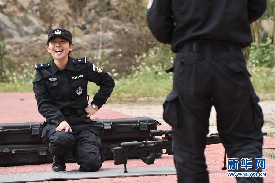 (中國網事·感動2019·圖文互動)(4)警花狙擊手:“不愛紅裝愛警裝”