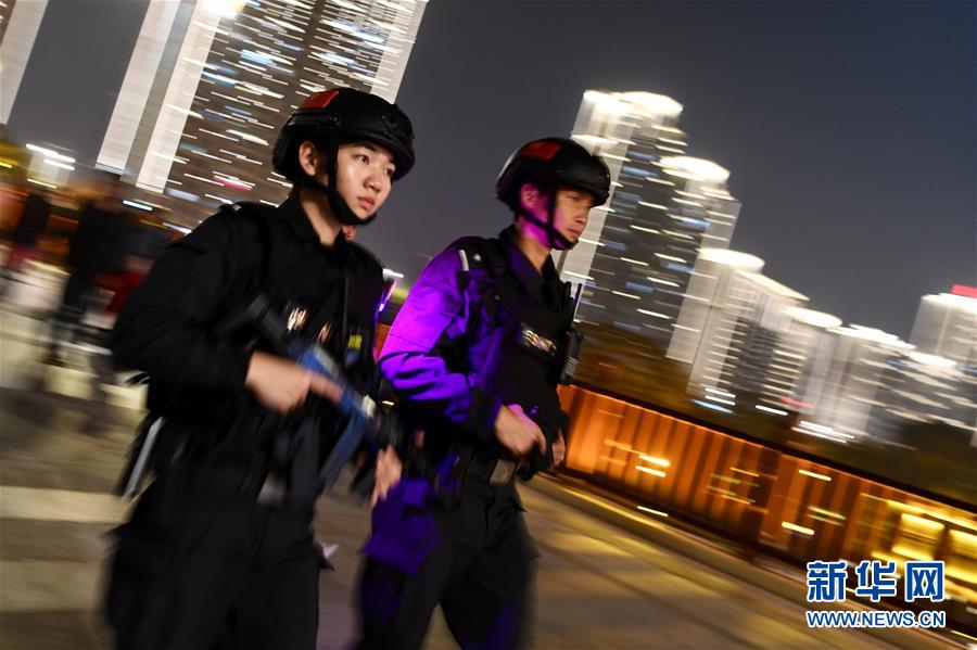 (中國網事·感動2019·圖文互動)(10)警花狙擊手:“不愛紅裝愛警裝”